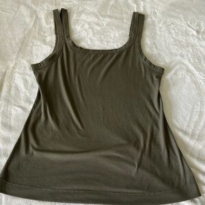 All in Motion Green Fitted Sleeveless Tank Top